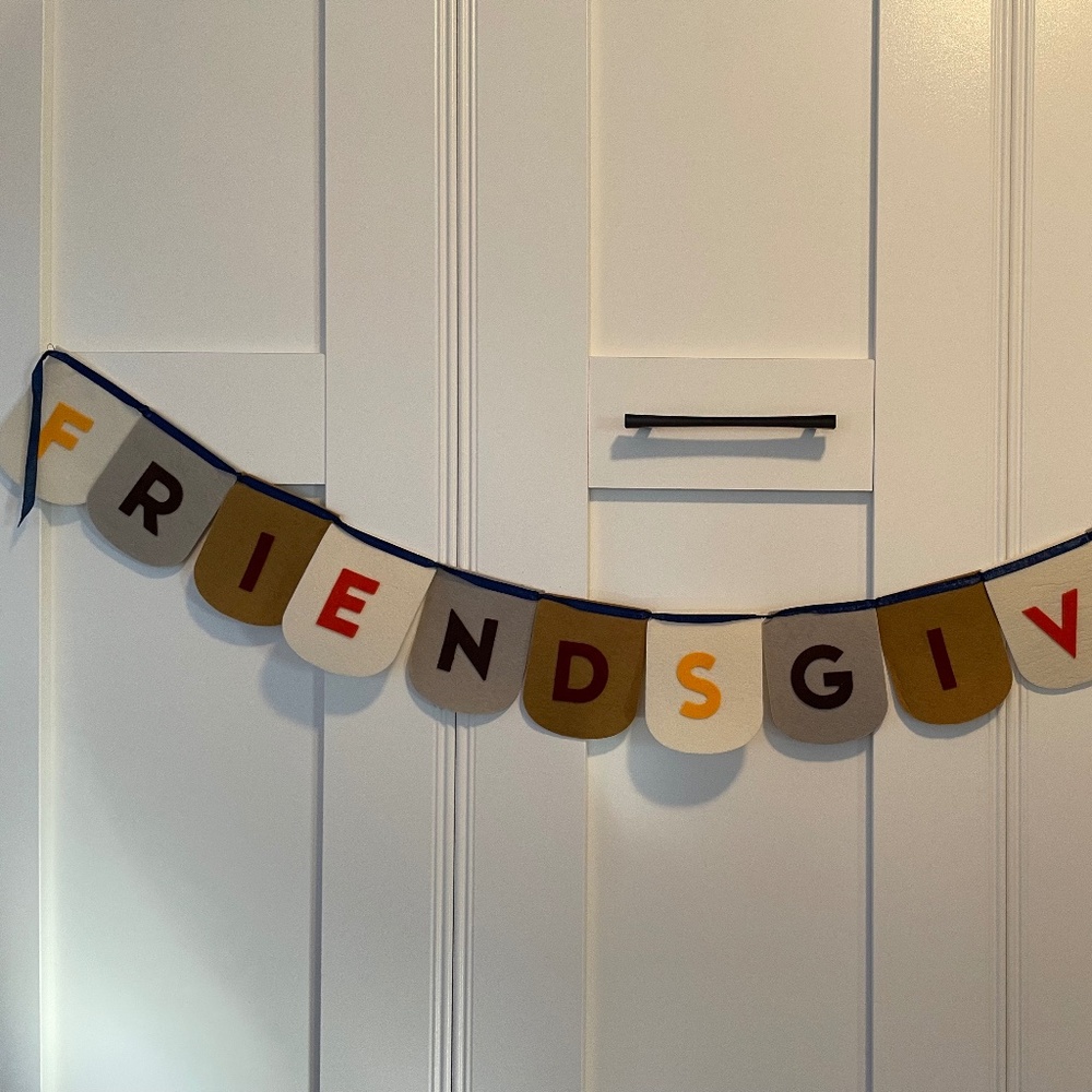 "Friendsgiving" Sign